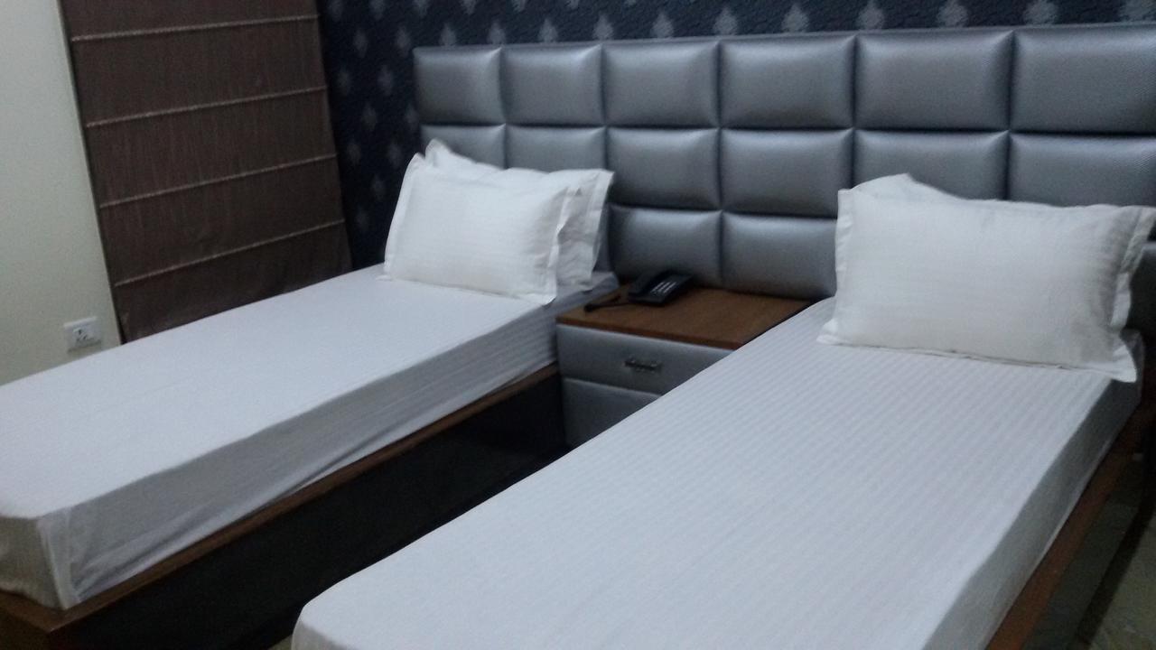 ניו דלהי Hotel Royal International מראה חיצוני תמונה